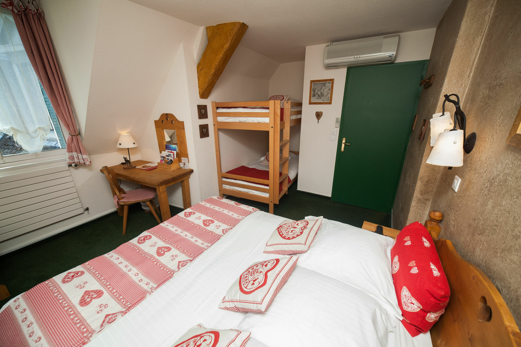 Hotel Des Princes, Chambery Centre Экстерьер фото